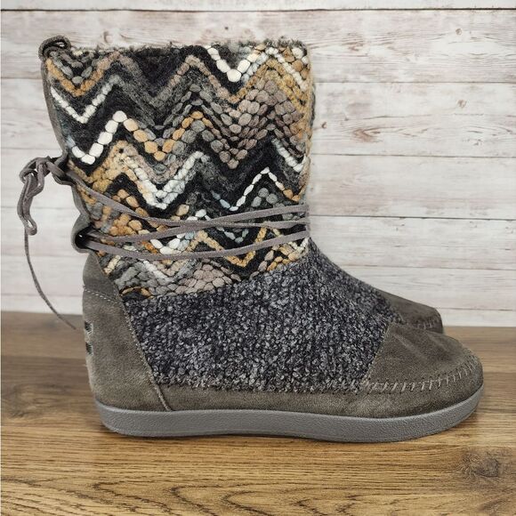 Toms Womens Nepal Aztec Gray Faux Fur Moccasin Boots Winter Boho Size 8.5 - Picture 1 of 7